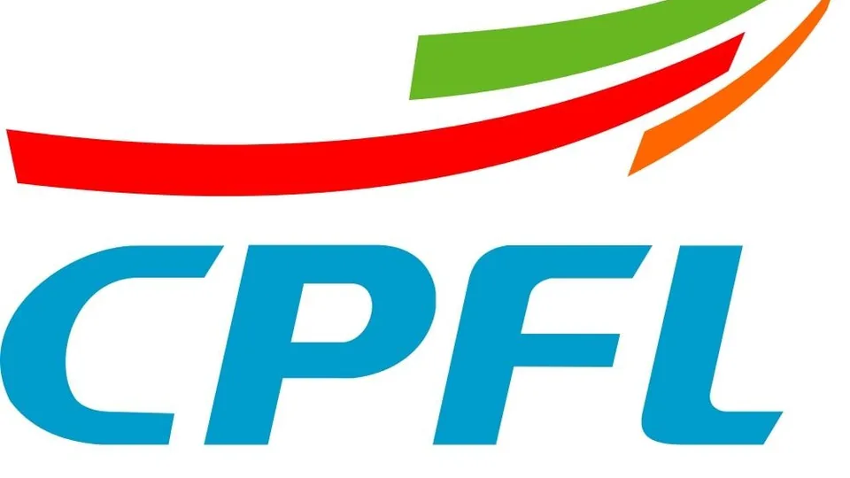 Alterar Titularidade CPFL: Guia Passo a Passo — módulos fotovoltaicos em telhado residencial.