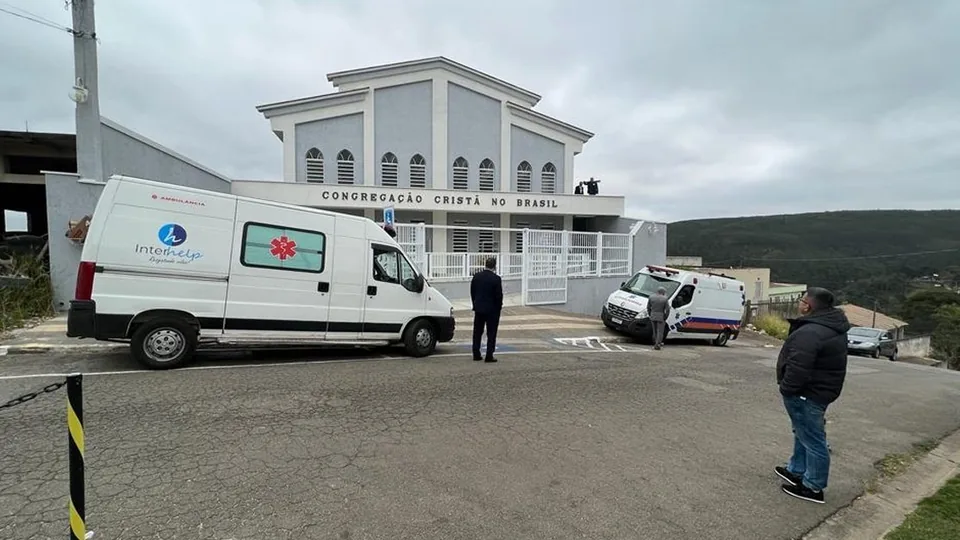 Como garantir segurança médica total em grandes eventos — módulos fotovoltaicos em telhado residencial.