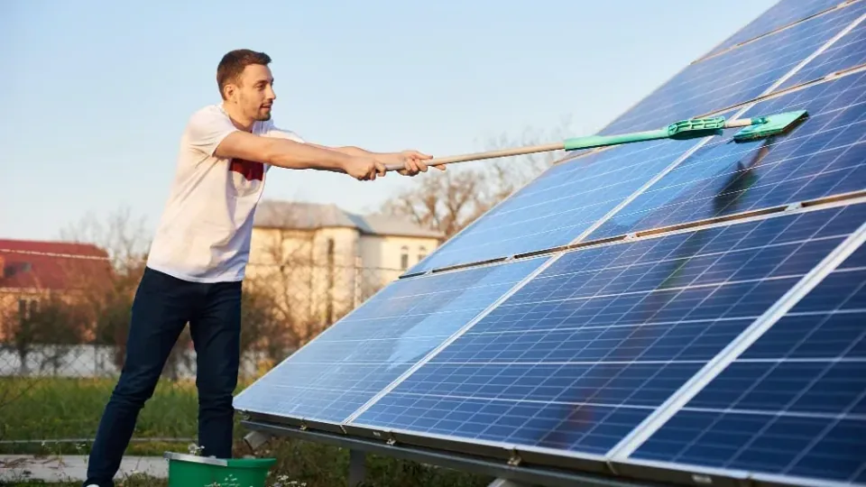 Limpeza de painéis solares