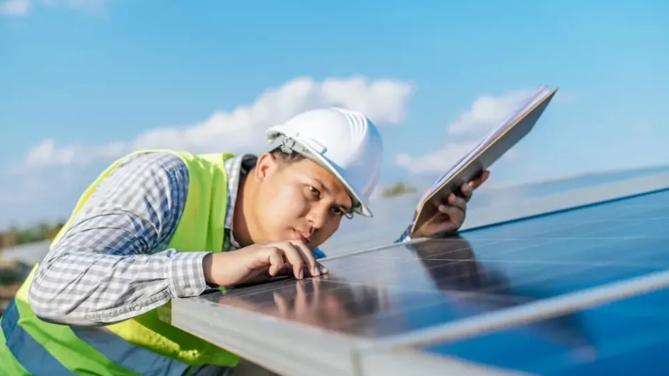 Manutenção em sistemas de energia solar
