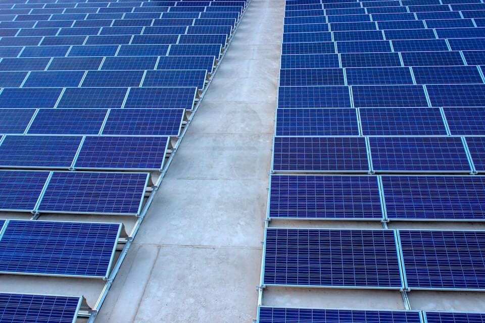 Painéis solares em fazenda solar
