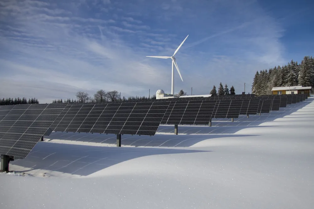 Dicas para economizar energia antes de instalar energia solar