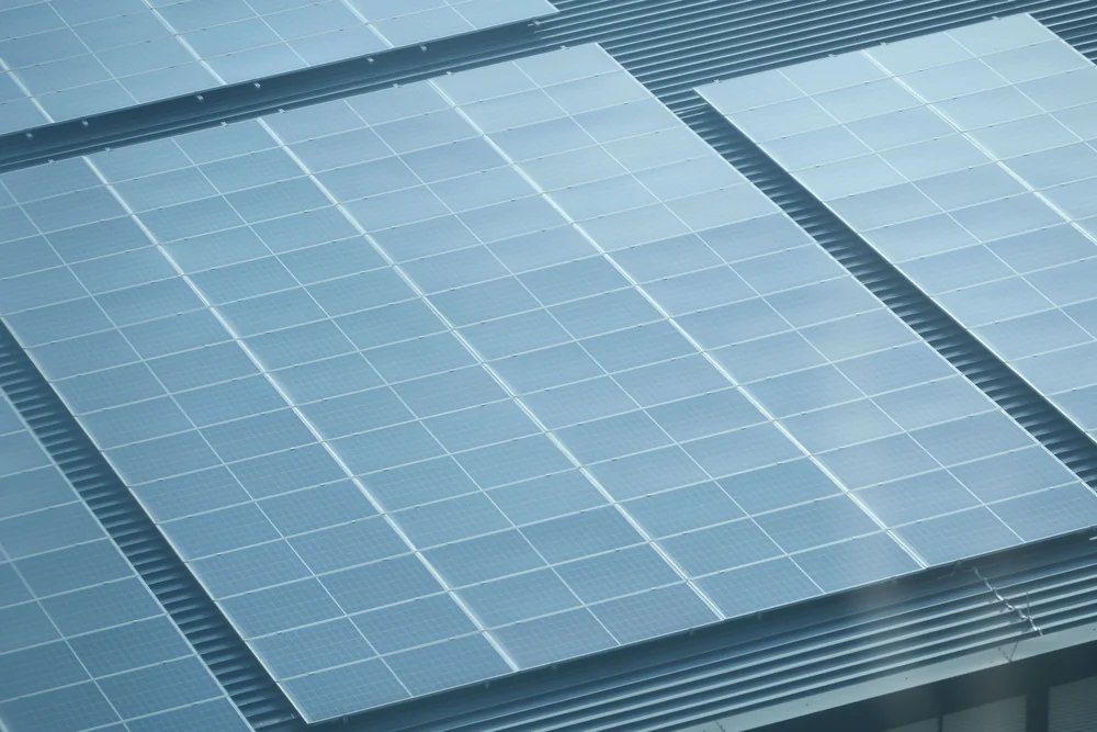 Energia solar em telhado metálico