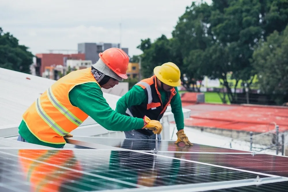Inspeção de painéis solares Inspeção de painéis solares em manutenção preventiva