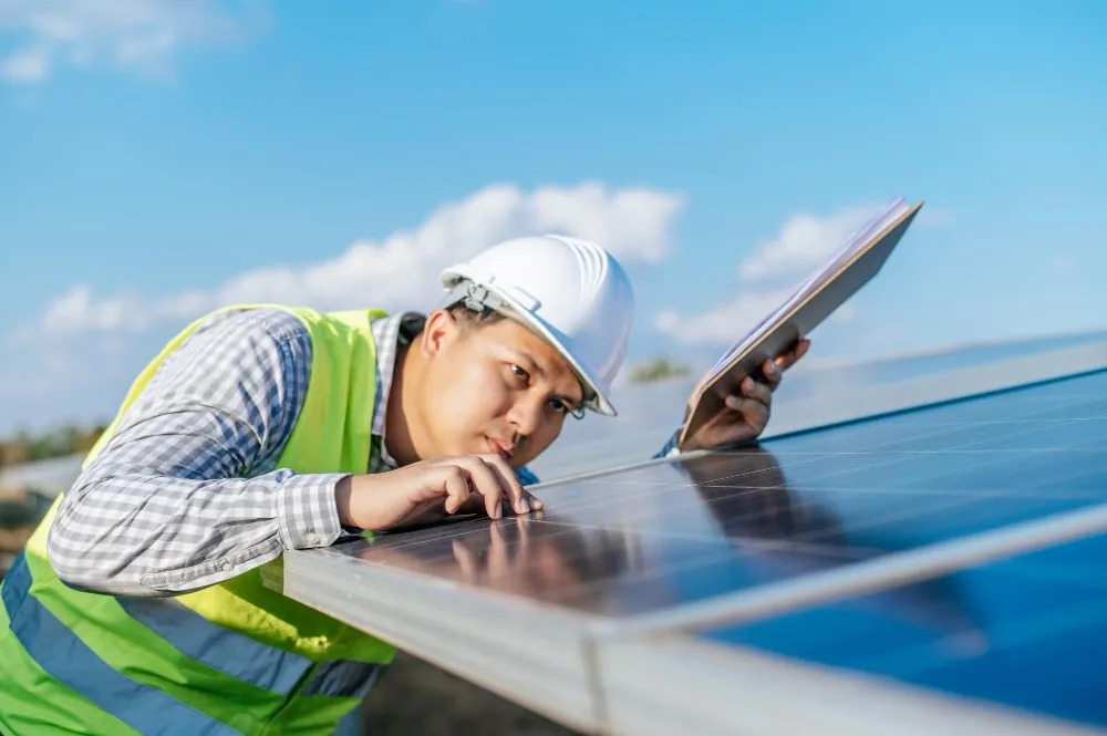 Manutenção em sistemas de energia solar
