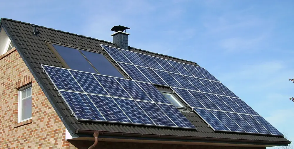 Energia solar em telhado ceramico